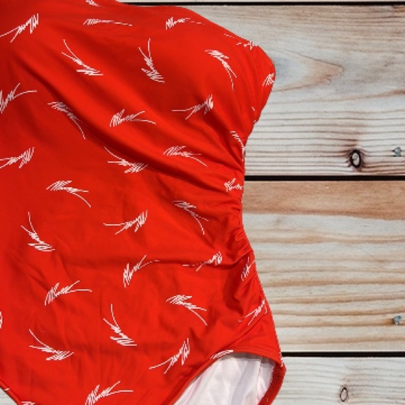 Michael Kors Signature Feather One Piece - Picture 9 of 16